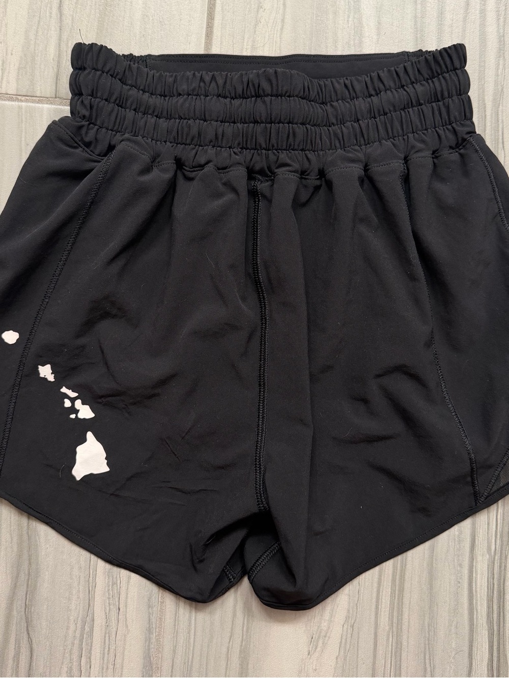 Lululemon Hawaii Exclusive Hotty Hot High-Rise Lined Shorts 4" Black Size 0
